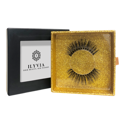viaGlamour image of a Eyelashes