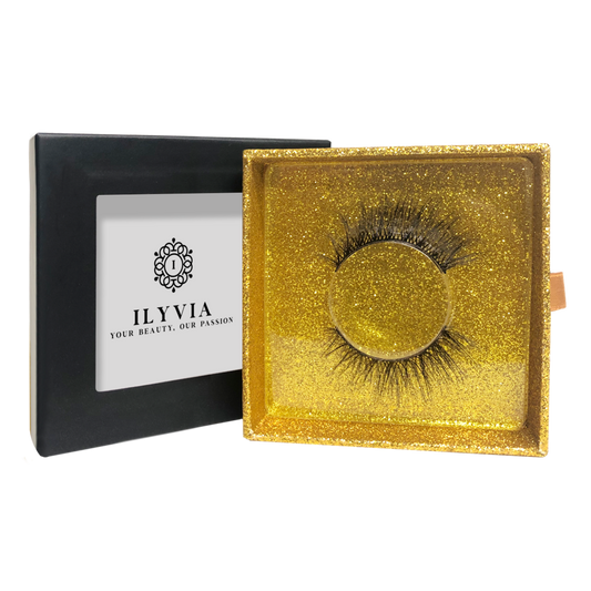viaGlamour image of a Eyelashes