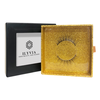 viaGlamour image of a Eyelashes