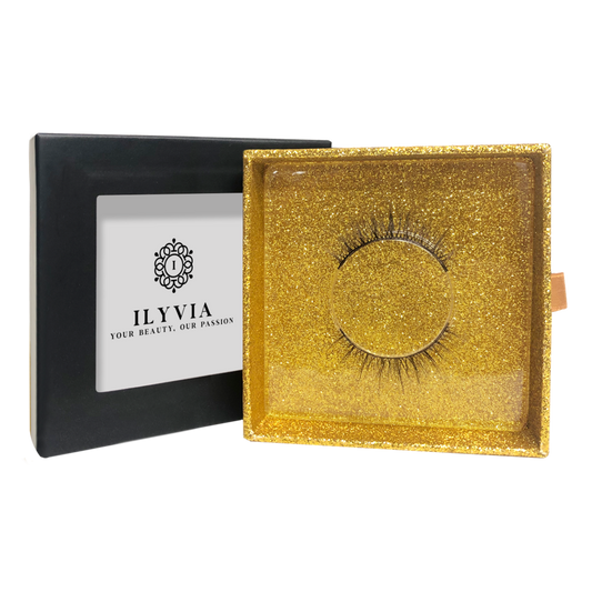viaGlamour image of a Eyelashes