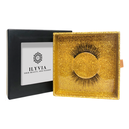 viaGlamour image of a Eyelashes